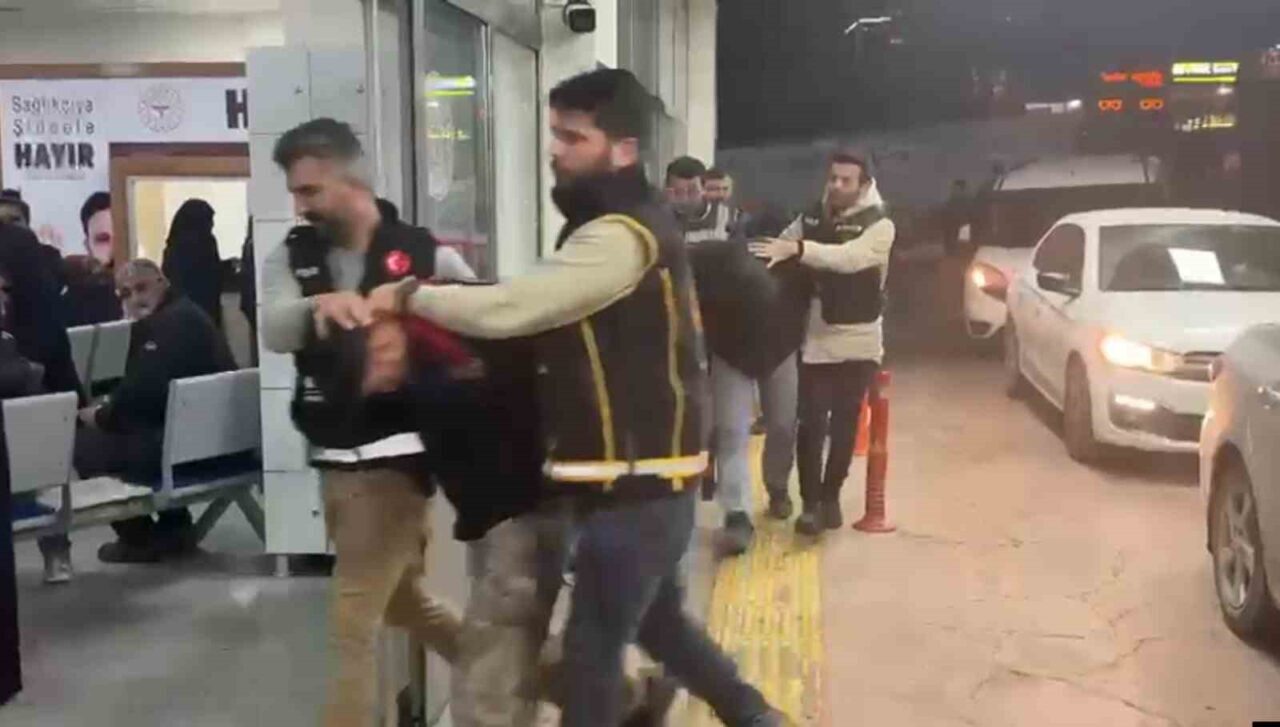 Şanlıurfa’da 1 polisin yaralandığı kuyumcu soygununa ilişkin güvenlik kamerası görüntüleri