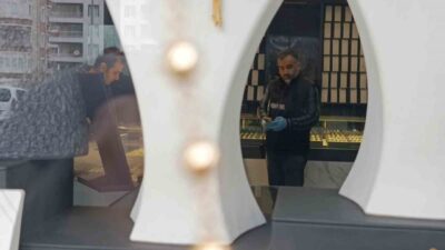 Şanlıurfa’da bir kuyumcuda yaklaşık 4 milyon lira değerindeki altınları çalan