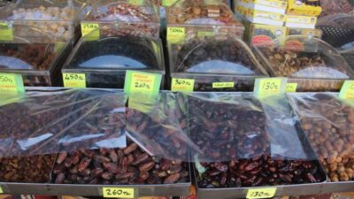 Şanlıurfa’da Ramazan alışverişi dolayısıyla tarihi çarşılar bölgesinde yoğunluk yaşandı. İslam