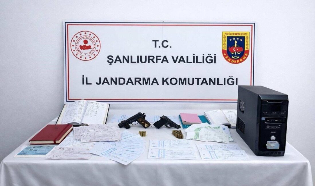 Şanlıurfa’da düzenlenen tefecilik operasyonunda çok sayıda ruhsatsız tabanca ele geçirilirken,