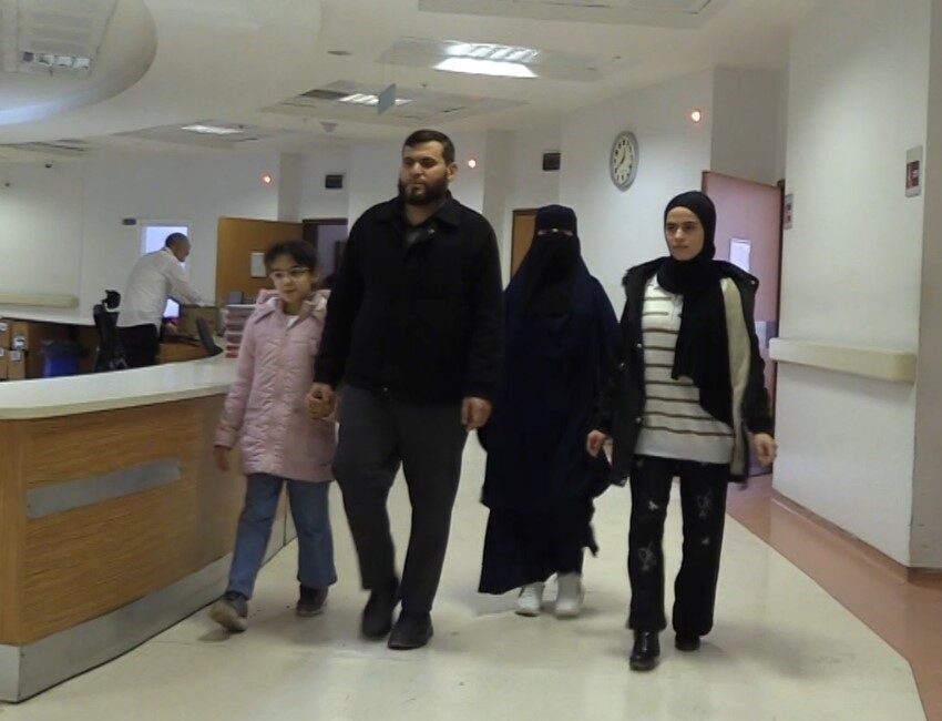 Şanlıurfa’da yürüyememe ve ayakta duramama şikayetiyle hastaneye başvuran 3 kardeş,