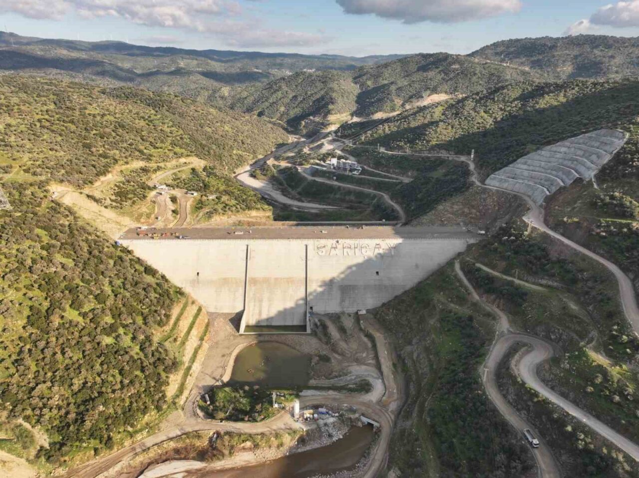 Aydın’da yapımı süren Sarıçay Barajı’nın tamamlanmasıyla birlikte Kuşadası, Söke, Davutlar
