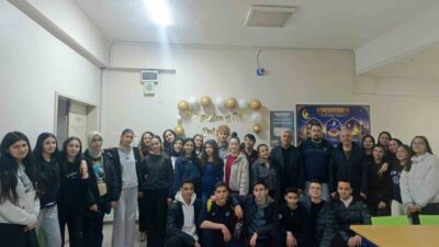 Manisa’nın Sarıgöl ilçesinde Hayriye Ertürk Anadolu Lisesi’nde düzenlenen iftar programında