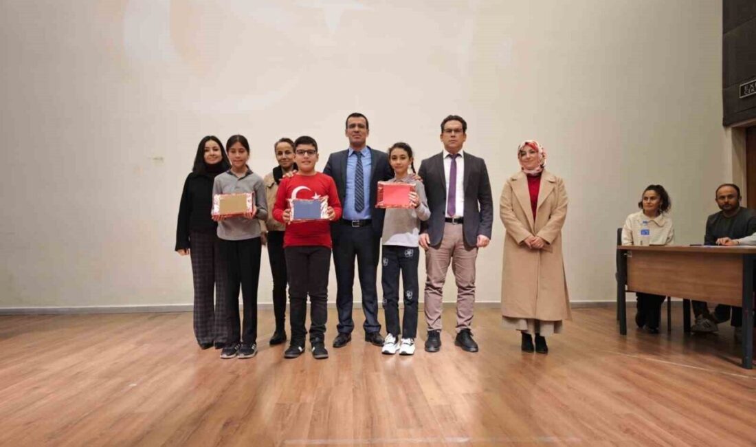 Sarıgöl’de düzenlenen 5. sınıflar arası İstiklal Marşı’nı Güzel Okuma Yarışması’nda