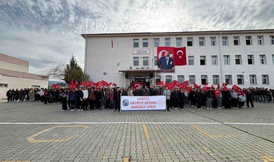 Sarıgöl’de okullarda düzenlenen etkinliklerde öğrenciler, Türk bayrağına yönelik sevgilerini şiirler,
