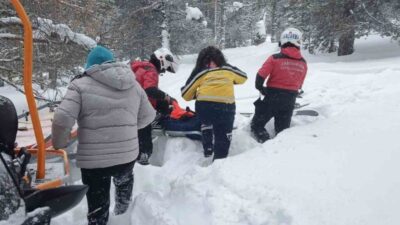 Sarıkamış’ta kayak yaparken düşen ve ayağında sorun olan kadının imdadına