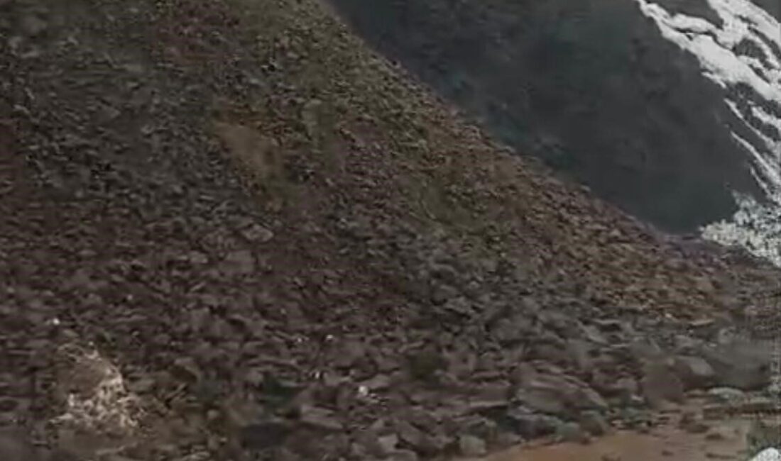 Batman’ın Sason ilçesinde etkili olan kar yağışının ardından yağan yağmur