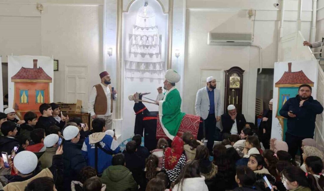 Manisa’nın Şehzadeler ilçesinde bulunan Dilşikar Camii’nde ramazan ayının manevi atmosferini