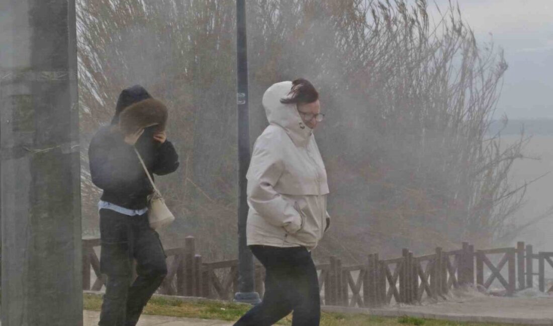 Sarı kod ile uyarılan Antalya’nın dünyaca ünlü şelalesi şiddetli rüzgar