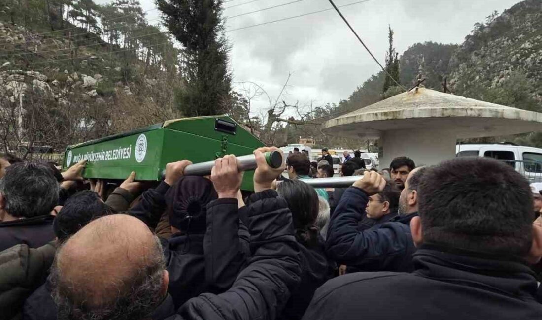 Muğla’nın Marmaris ilçesinde dün gece aracı ile sel sularına kapılarak