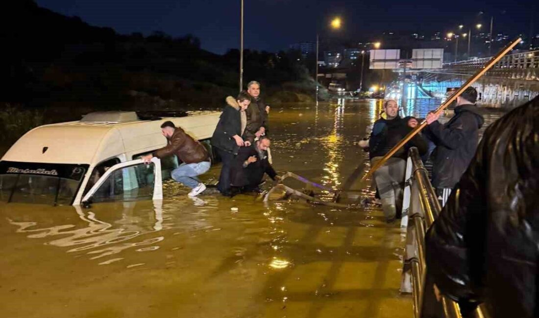 Kuşadası’nda etkili olan sağanak yağışta oluşan sel sularına gömülen minibüste