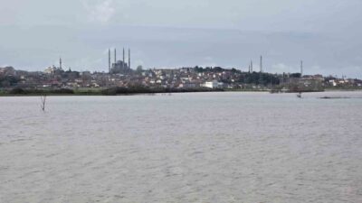 Geçmiş yıllarda da benzer görüntülerin oluştuğu Selimiye Camii çevresinde bu