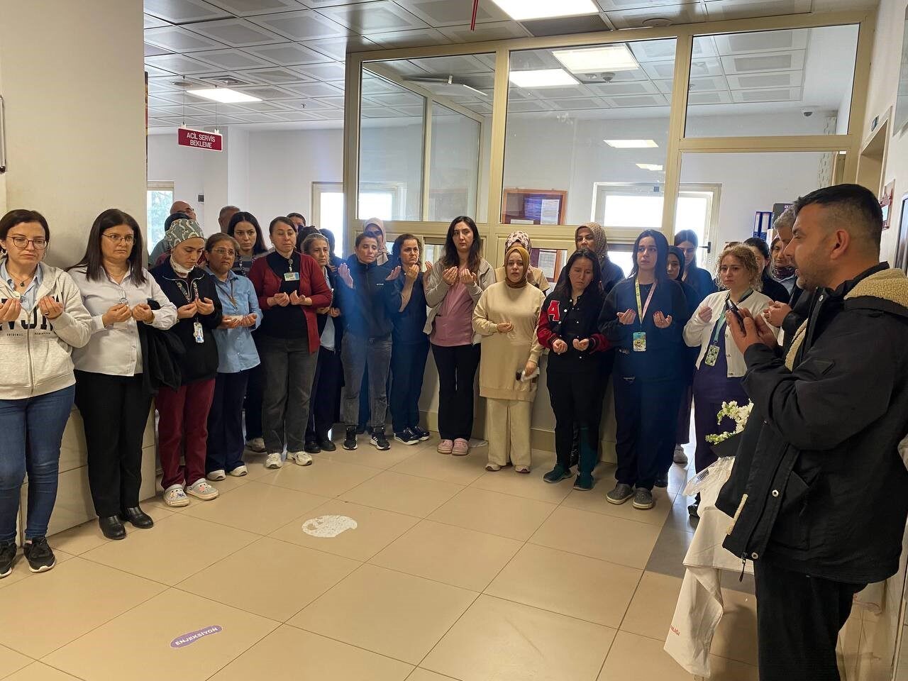 Antalya’da Serik Devlet Hastanesi acil servisinde görev yapan tıbbi sekreter