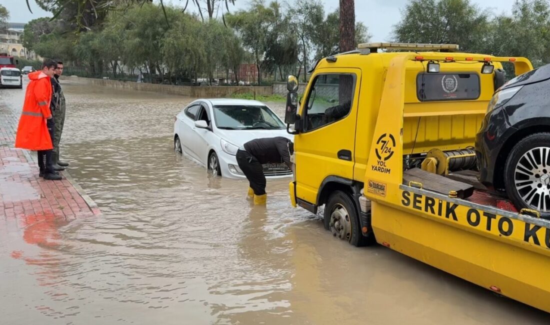 Antalya’nın Serik ilçesinde sabah saatlerinde etkili olmaya başlayan sağanak yağış,