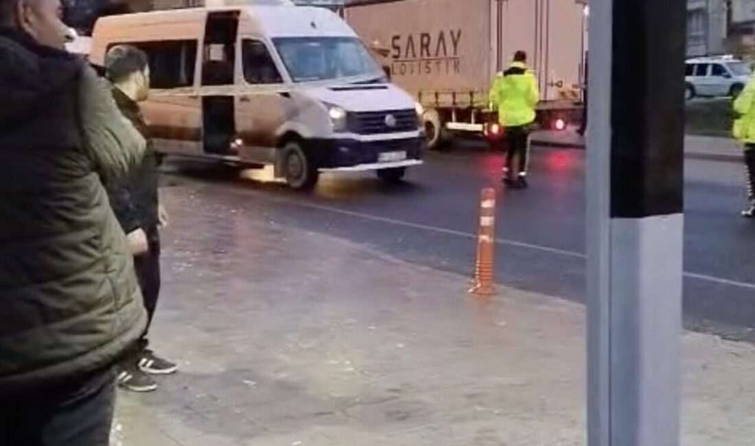 Tekirdağ’ın Kapaklı ilçesinde caddenin karşısına geçmeye çalışan kadın, servis minibüsünün