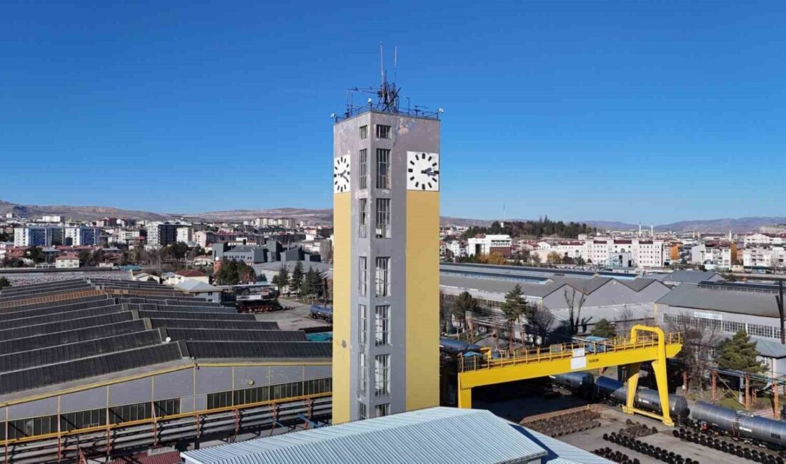 Sivas’ın simgelerinden tarihi saat kulesi ve boru sesi, hem çalışanların