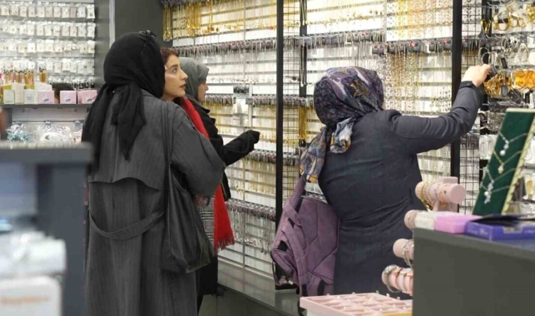 MUŞ (İHA) – Muş’ta 14 Şubat Sevgililer Günü dolayısıyla takı