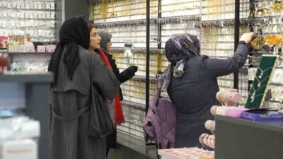 MUŞ (İHA) – Muş’ta 14 Şubat Sevgililer Günü dolayısıyla takı