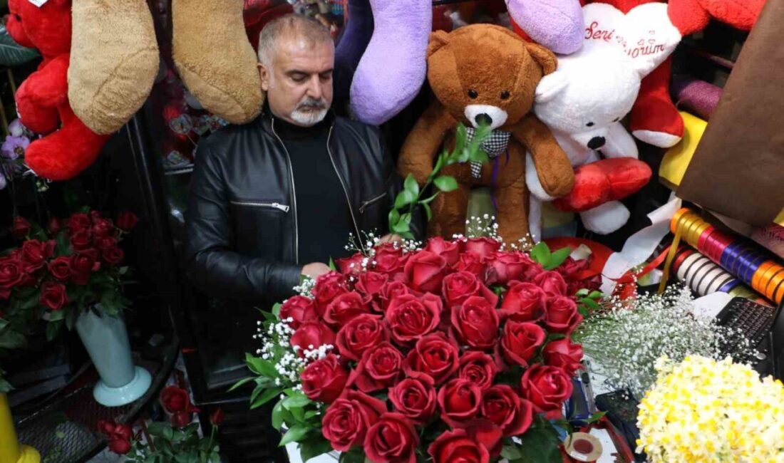 Diyarbakır’da 14 Şubat Sevgililer Günü dolayısıyla çiçekçiler hazırlıklarını tamamladı. Tek