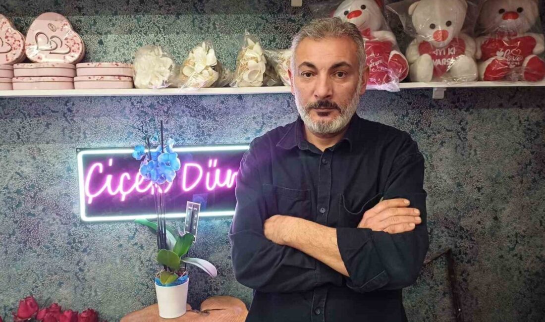 Kayseri’de çiçekçilik yapan Uğur Özcan, 14 Şubat Sevgililer Günü’nde vatandaşların