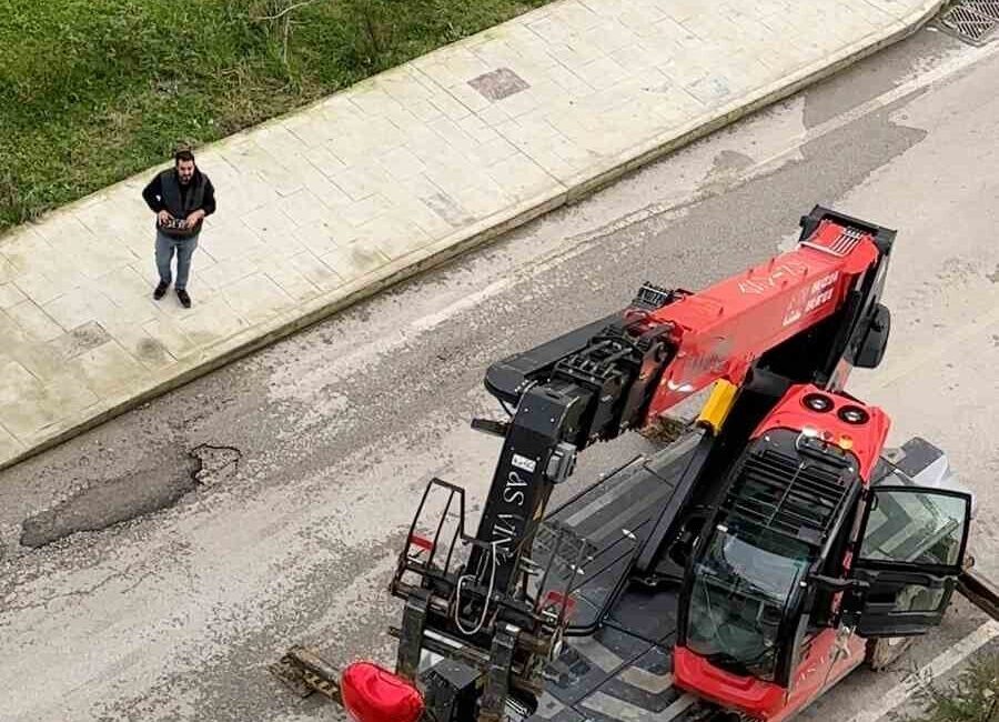 Edirne’de yaşayan kepçe operatörü Sefa Kurt, Sevgililer Günü’nü unuttuğunu fark