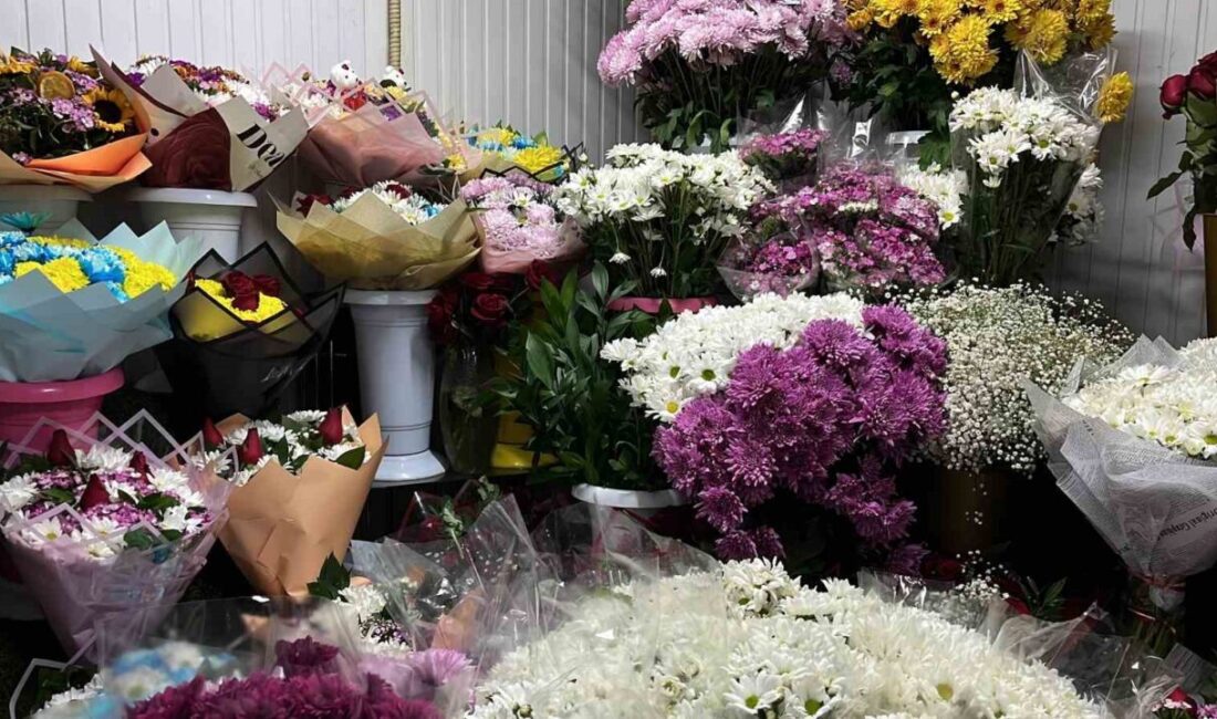 Konya’da 14 Şubat Sevgililer Günü dolayısıyla çiçekçilerde hareketlilik sürüyor. Vatandaşlar,