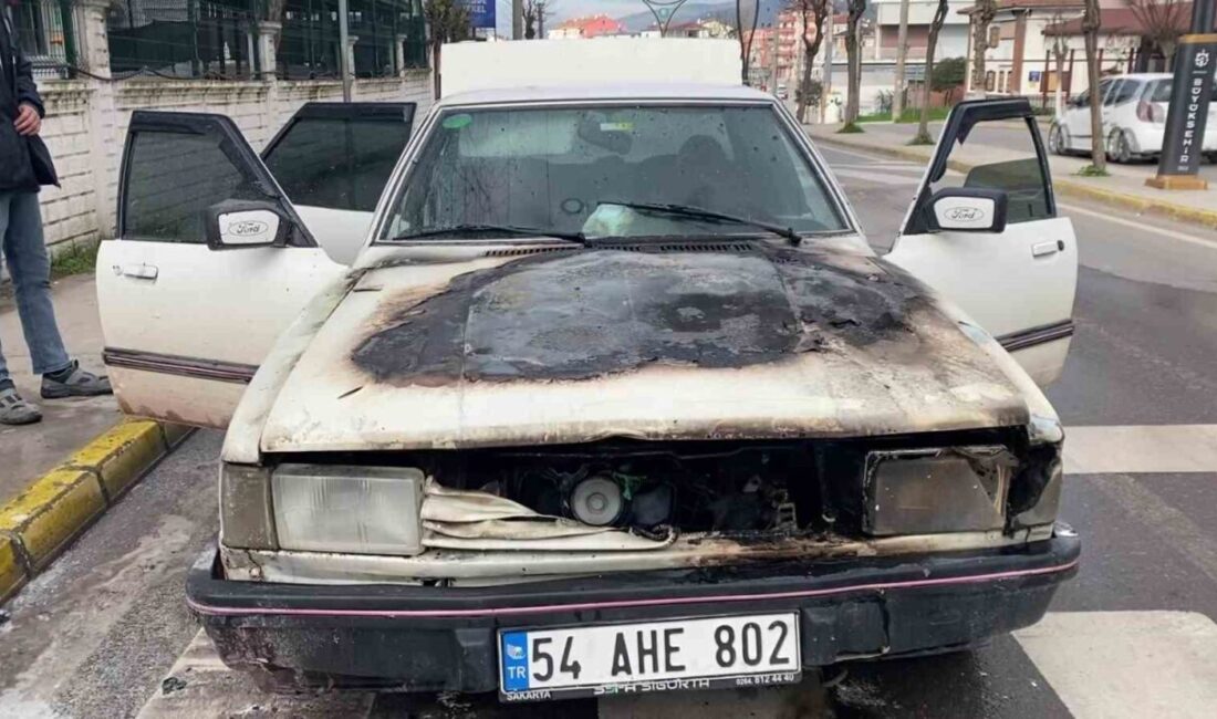 Kocaeli’nin Körfez ilçesinde seyir halindeki otomobil alev aldı, sürücü yara