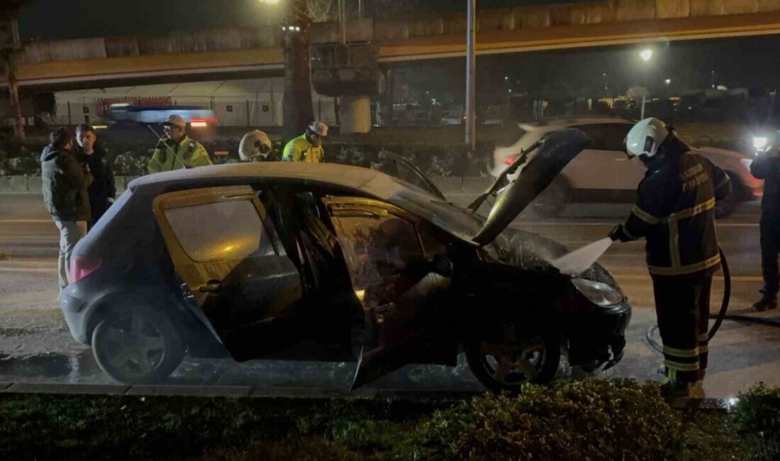Samsun’un İlkadım ilçesinde seyir halindeyken motor kısmından dumanlar yükselen otomobil,