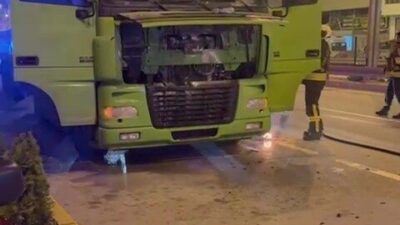 Kocaeli’nin Karamürsel ilçesinde seyir halindeki bir tırda yangın çıktı. Alevler,