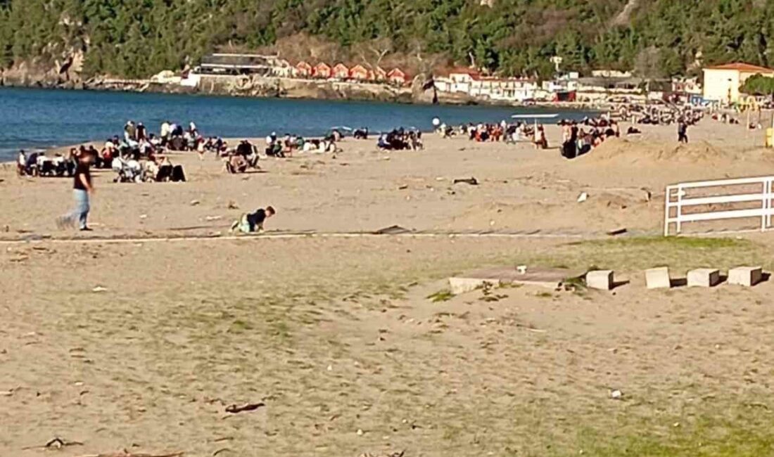 Bartın’da yazdan kalma günler yaşanırken, İnkumu sahilindeki plaj ve parklar