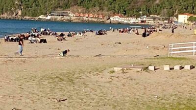 Bartın’da yazdan kalma günler yaşanırken, İnkumu sahilindeki plaj ve parklar