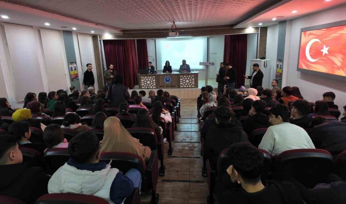 Siirt lise öğrencileri, dolandırıcılıkla ilgili yaşanabilecek olumsuz durumlara karşı bilişim