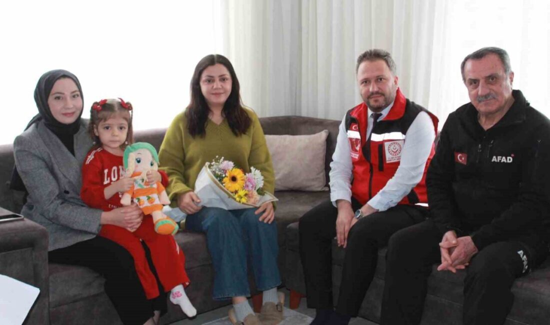 Kahramanmaraş merkezli depremlerin üçüncü yıldönümü dolayısıyla Siirt’te yaşayan depremzede aileler