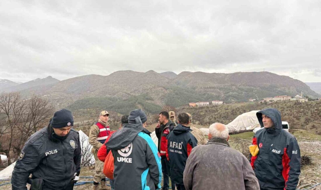 Siirt’te hayvancılıkla uğraşan 20 kişilik bir ailenin çadırı ve barınakları,