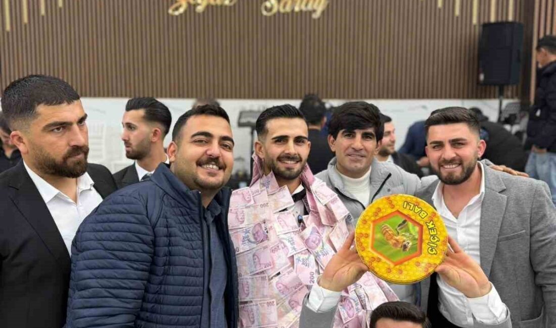 Siirt’in Kurtalan ilçesinde bir düğünde gelin ve damada takı yerine