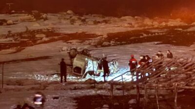 Siirt’te hafif ticari aracın takla attığı kazada sürücü ağır yaralandı.