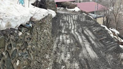 Siirt’te sağanak yağışta meydana gelen heyelan ve kaya düşmeleri sonucu