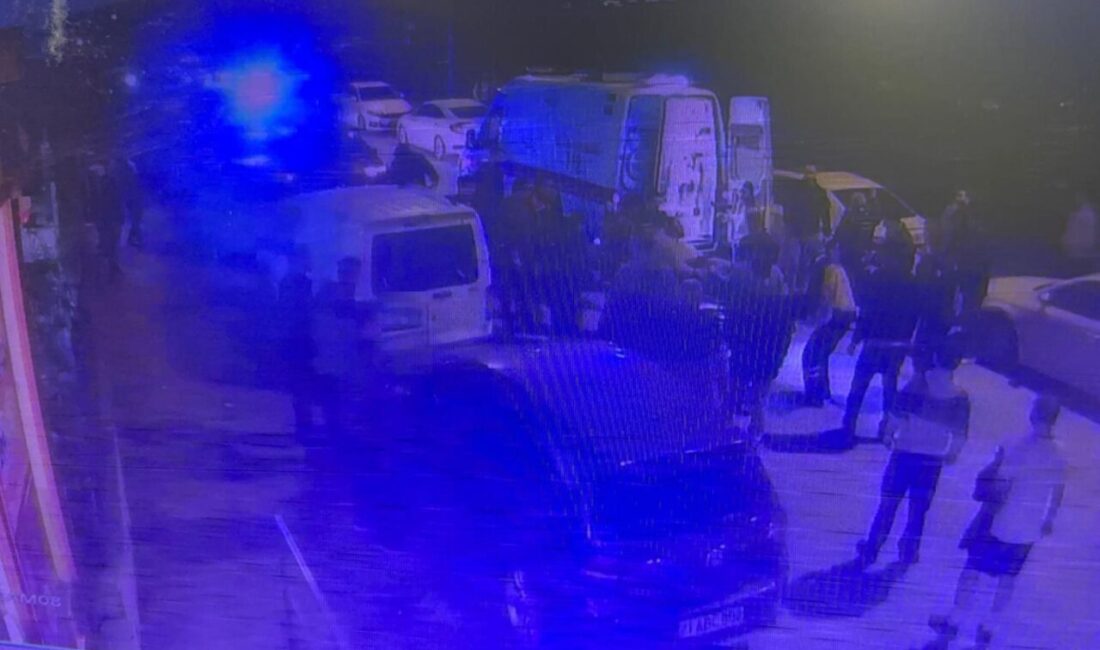 Diyarbakır’ın merkez Kayapınar ilçesinde otomobiline düzenlenen silahlı saldırıda ağır yaralanan