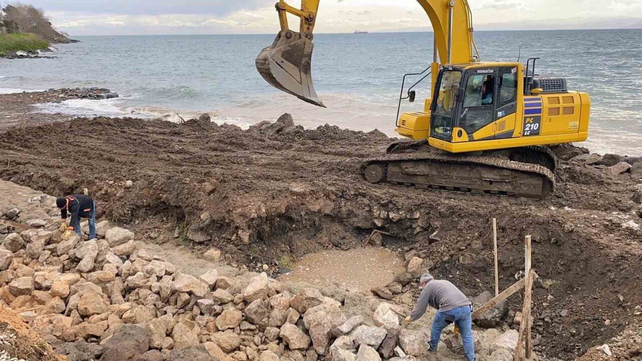 Sinop’ta Enver Bahadır Caddesi Kadınlar Plajı mevkisinde istinat duvarı yapım