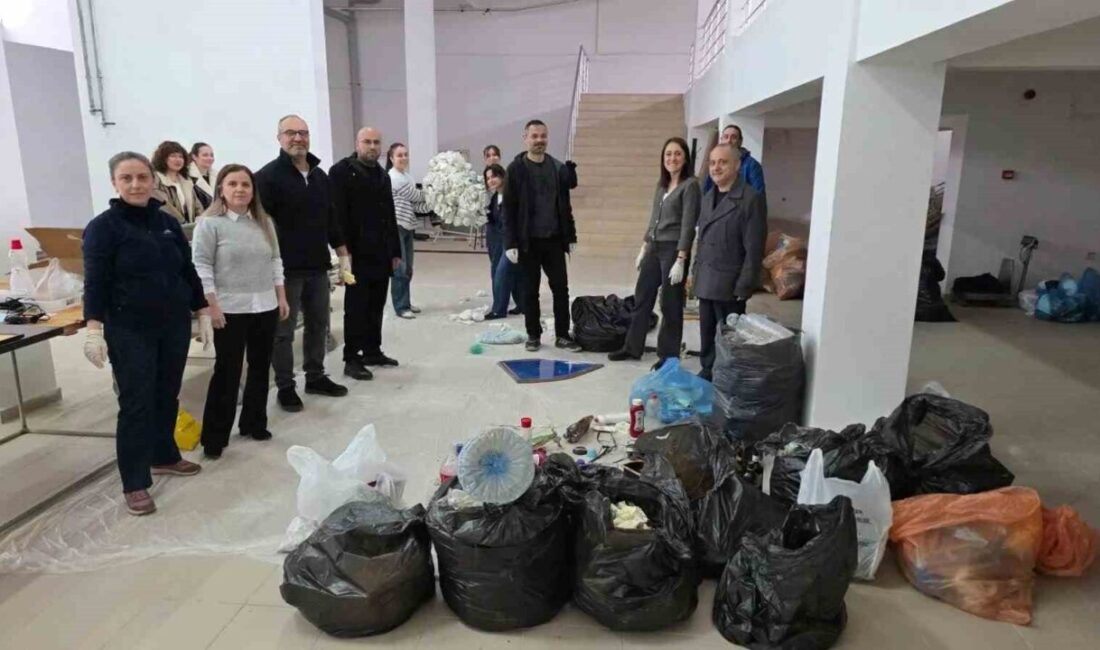 Sinop’ta yürütülen “Çöpten Farkındalığa, Denizden Sanata” sosyal sorumluluk projesi kapsamında