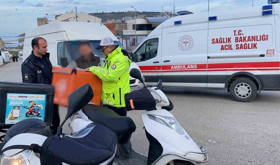 Sinop’ta ticari aracı sollamaya çalışan motosiklet, araca çarparak devrildi. Kazada
