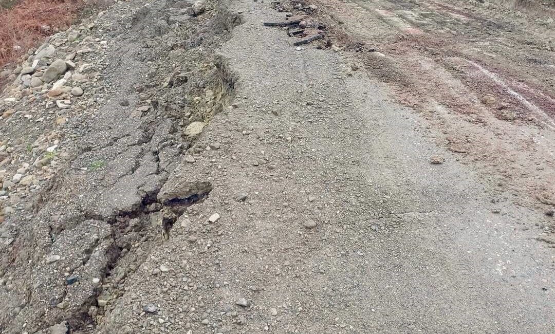 Sinop’un Ayancık ilçesine bağlı Aygördü köyünde heyelan nedeniyle zarar gören