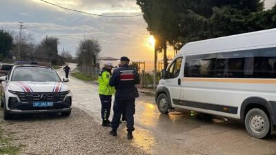 Sinop’ta jandarma ekiplerince okul çevrelerinde huzur ve güven uygulaması gerçekleştirildi.