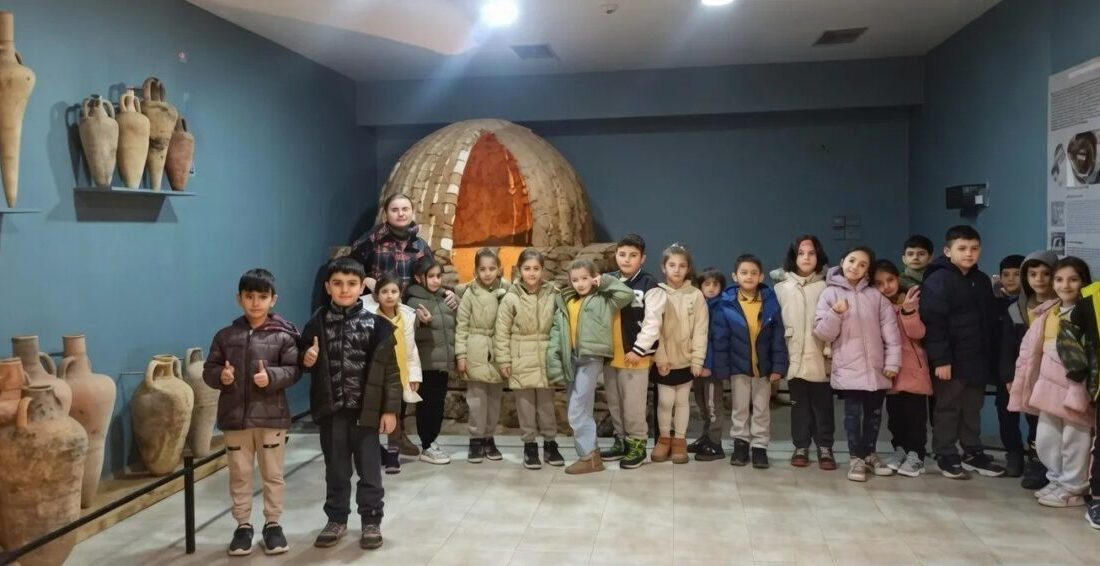 Sinop Atatürk İlkokulu 2-B sınıfı öğrencileri, öğretmenleri eşliğinde düzenlenen müze