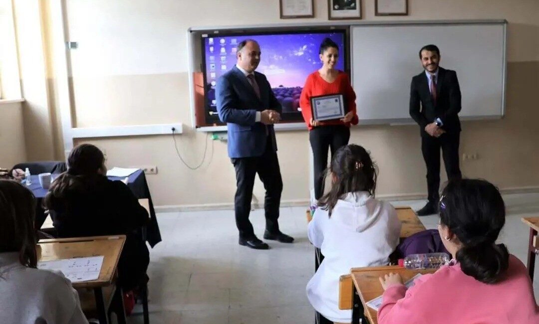 Sinop’ta görev yapan fedakâr bir öğretmen, gönüllü olarak yürüttüğü eğitim