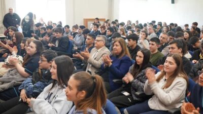 Sinop’ta “Geleceğin Liderleri Yetişiyor” projesi kapsamında düzenlenen münazara etkinliği yoğun