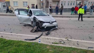 Sinop’ta iki otomobilin çarpışması sonucu meydana gelen trafik kazasında 3