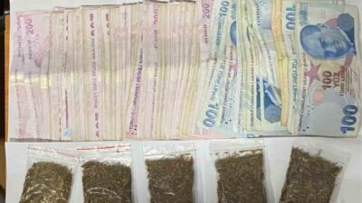 Sinop’un Gerze ilçesinde polis ekiplerinin düzenlediği operasyonda 90,6 gram uyuşturucu