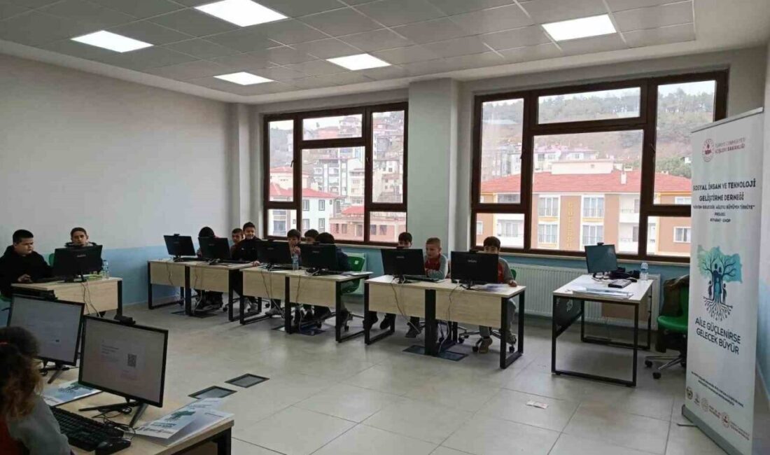 Sinop’un Boyabat ilçesinde yapay zekâ temelli eğitim programı hayata geçirildi.