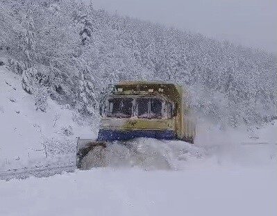 Sinop’ta etkili olan yoğun kar yağışı, özellikle yüksek kesimlerde yaşamı